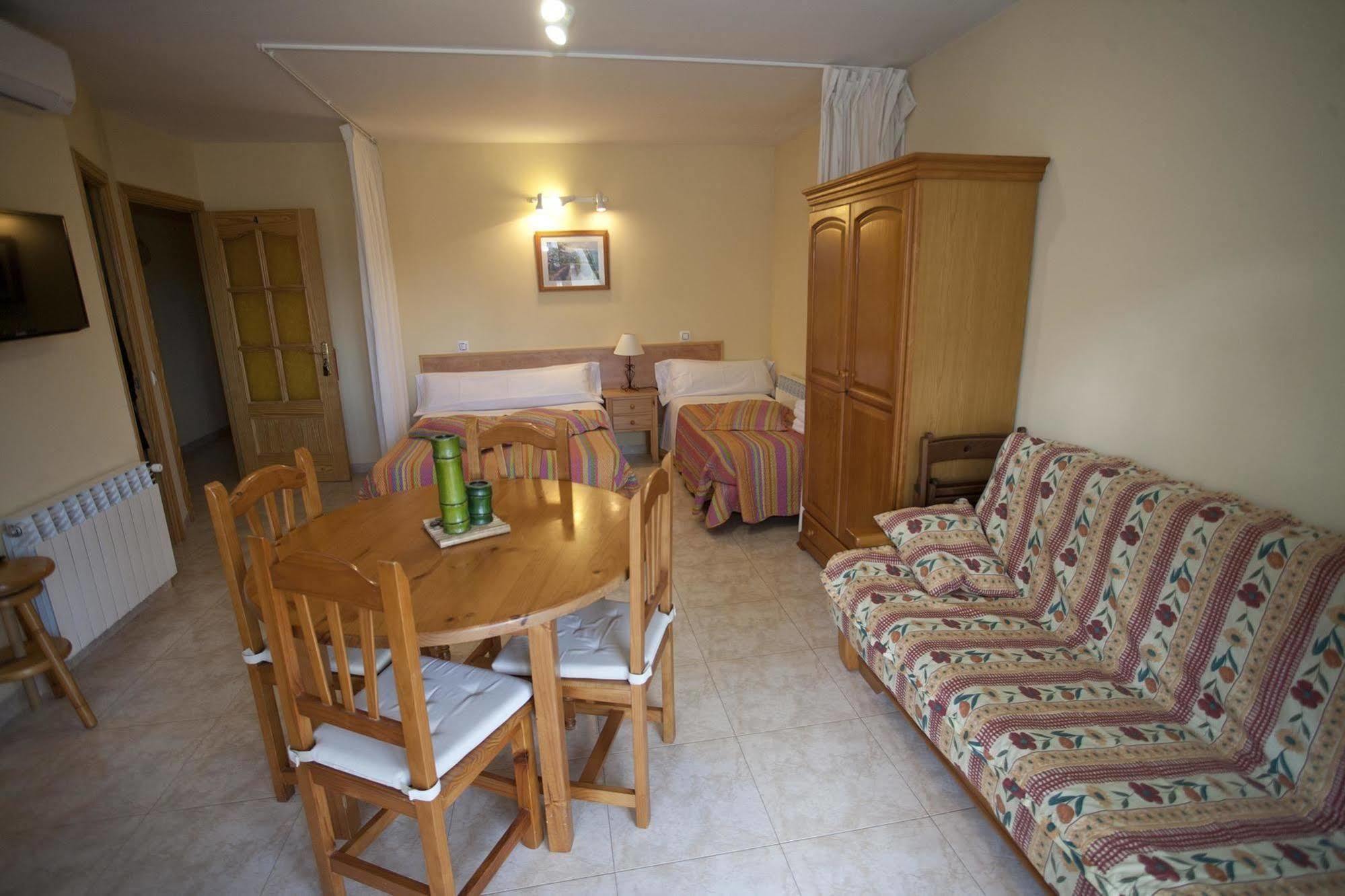 كالاسيت Apartamentos Maribel المظهر الخارجي الصورة